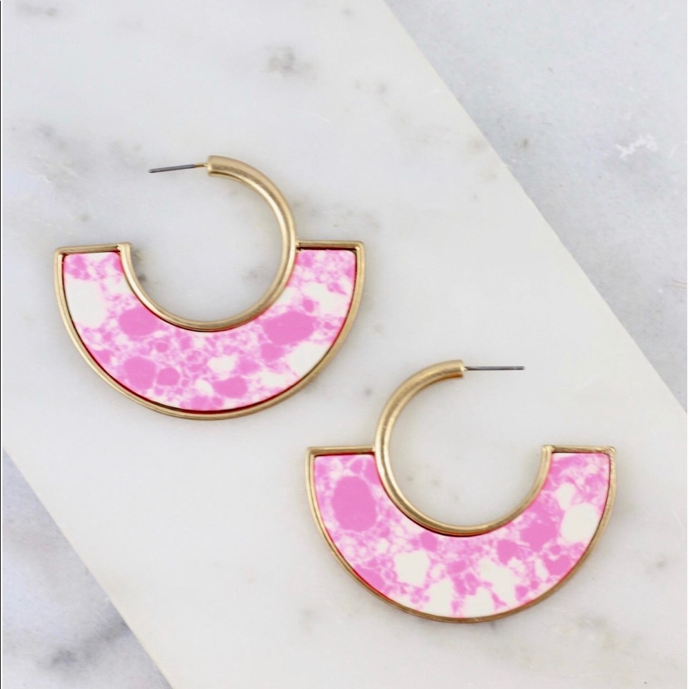 🌸 Beautiful metal & marble post hoop earrings. - Picture 2 of 2
